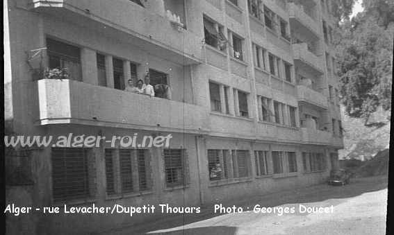 le 19 sur la rue Dupetit-Thouars