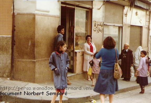 Angle rue Levacher - rue Saint Augustin : la boulangerie